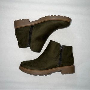 Esprit | NWOT Sage Chelsea Boot | Women’s 8.5